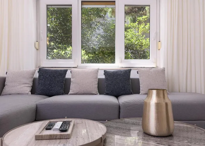 Luxury Apartment A\'More